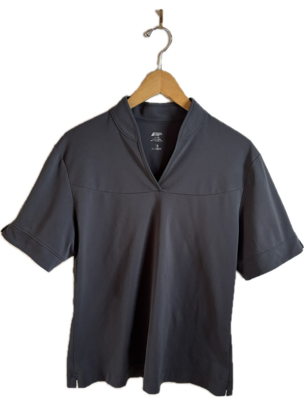 MEC Women’s Performance V-Neck Shirt